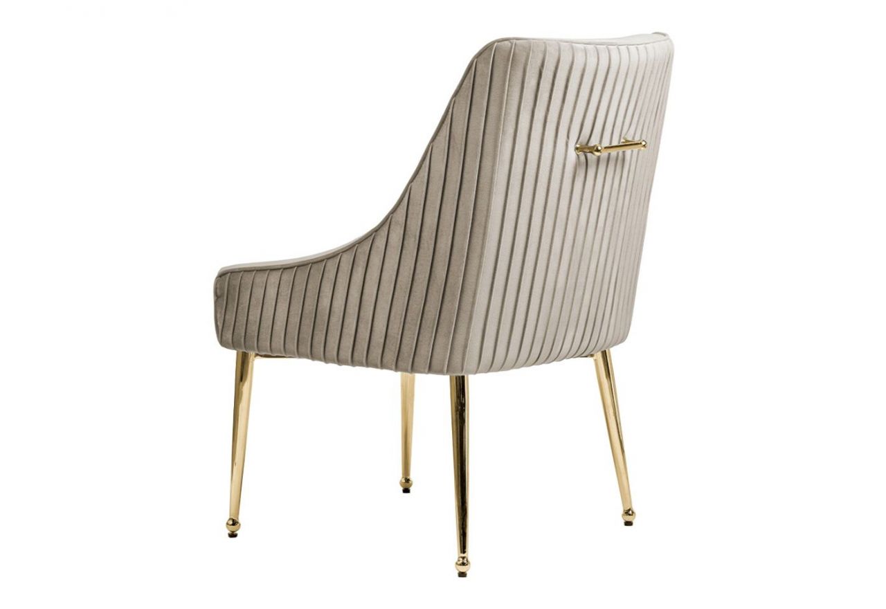 Tapicerowane krzesło NOEL w beżowym kolorze i na smukłych, krzyżakowych, złotych nogach