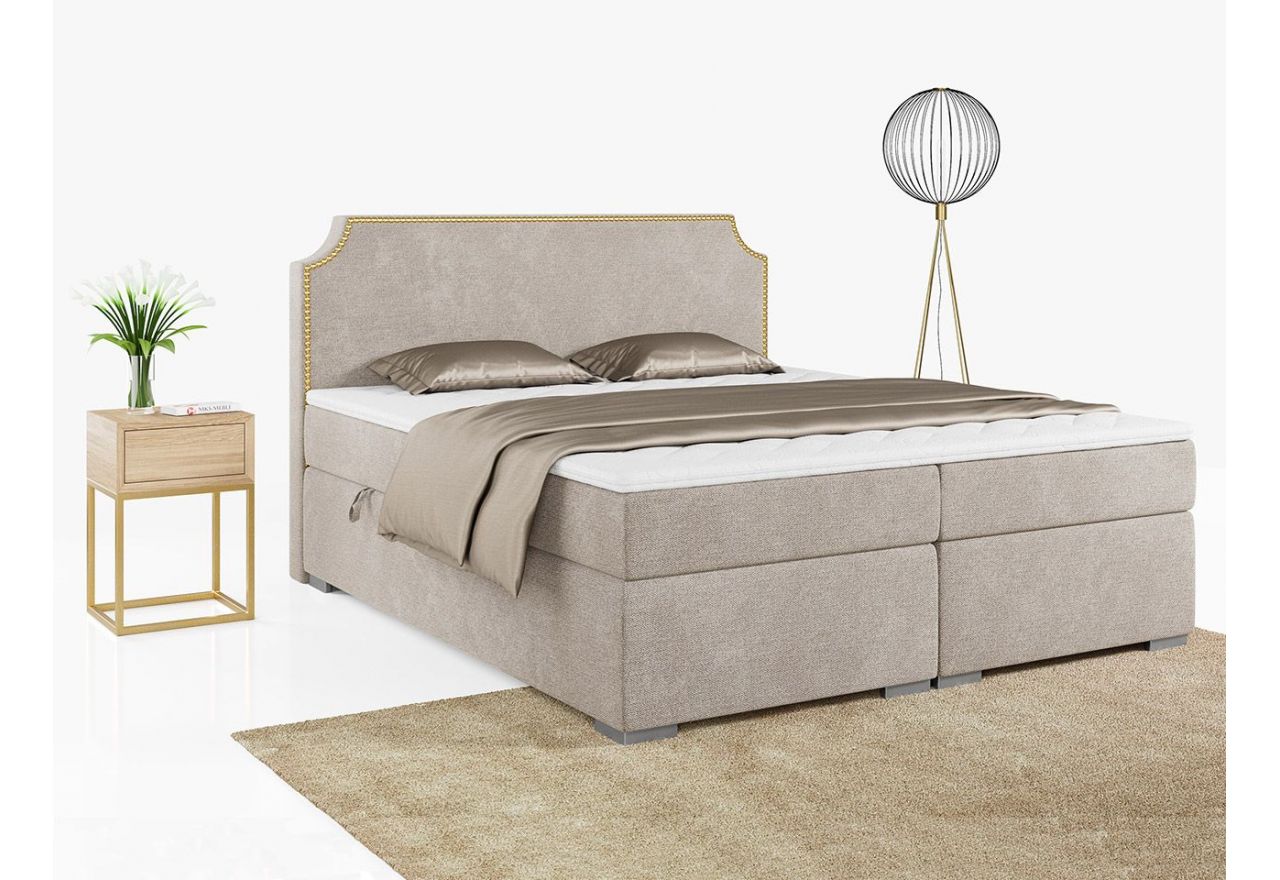 Duże łóżko kontynentalne LENTA z beżową tapicerką i złotymi pinezkami na barokowym wezgłowiu 200x200