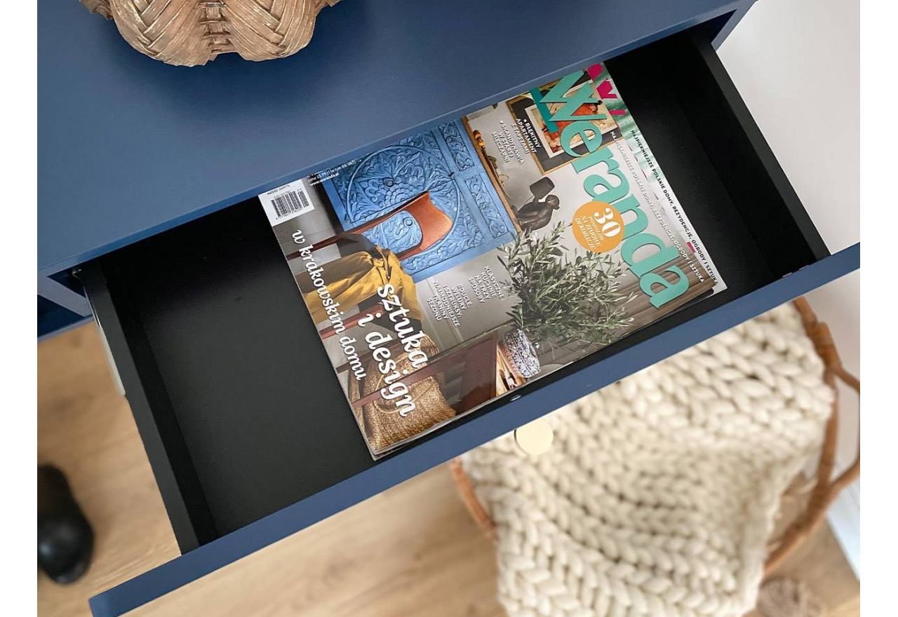 Konsola z szufladami CORSU do salonu i przedpokoju, na czarnych metalowych nogach