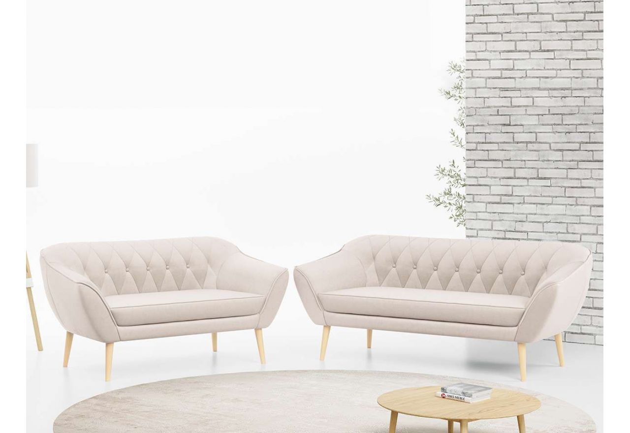Komplet wypoczynkowy z dwu i trzyosobową sofą tapicerowaną jasnobeżowym welurem PIRS 3+2 na wysokich nóżkach z drewna