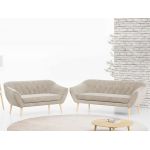 Komplet wypoczynkowy z dwu i trzyosobową sofą tapicerowaną jasnobeżowym welurem PIRS 3+2 na wysokich nóżkach z drewna