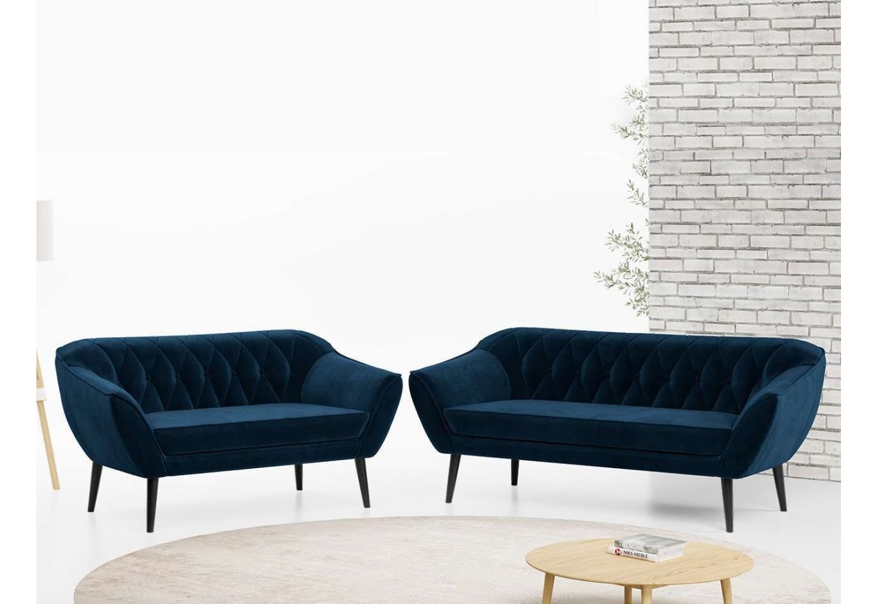 Komplet wypoczynkowy z dwu i trzyosobową sofą tapicerowaną jasnobeżowym welurem PIRS 3+2 na wysokich nóżkach z drewna