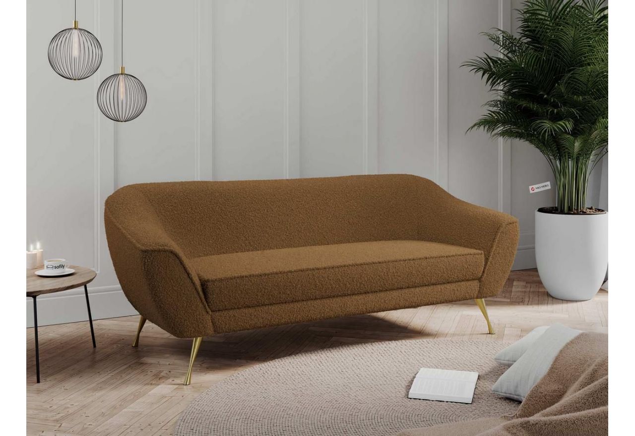 Stylowa sofa trzyosobowa ze złotymi nogami i szerokimi podłokietnikami, BUKLI 03 w brązowej, pętelkowej tkaninie