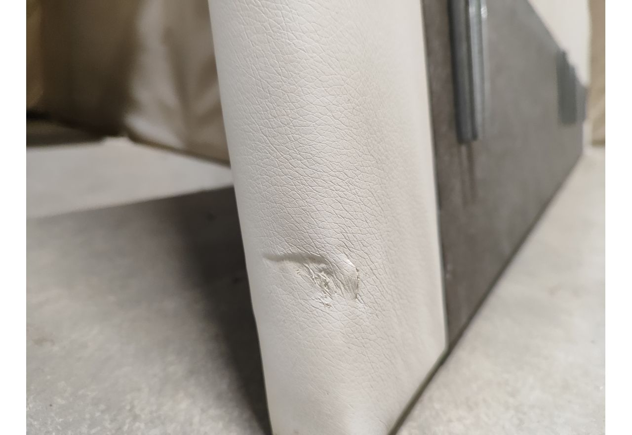 Łóżko kontynentalne GRIMALDI 180x200 - Soft 17 - biała ekoskóra - OUTLETU