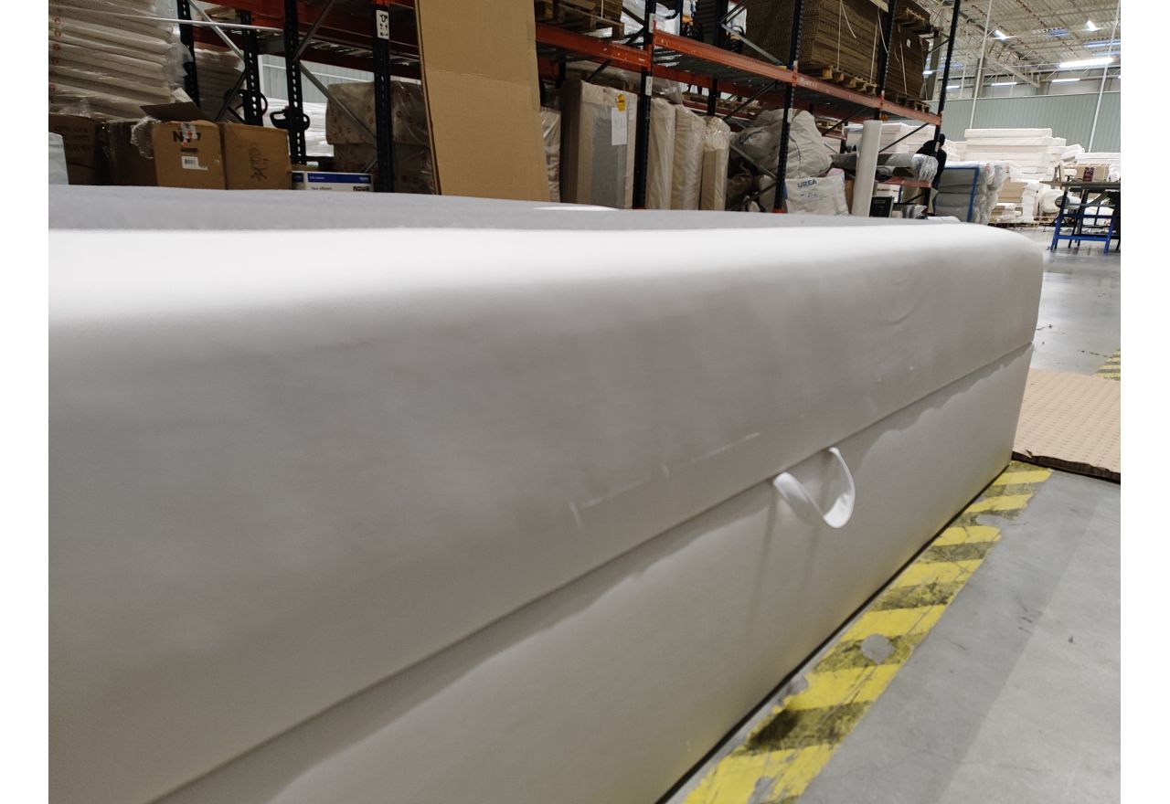 Łóżko kontynentalne GRIMALDI 180x200 - Soft 17 - biała ekoskóra - OUTLETU