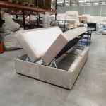 Łóżko kontynentalne bez wezgłowia BESS 140x200 - Monolith 02 - beżowy - OUTLETU