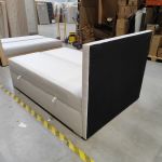 Łóżko kontynentalne JASIR 140x200 - Soft 17 - biała ekoskóra - OUTLETU