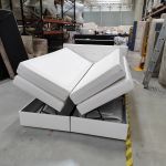 Łóżko kontynentalne LUKA KING 160x200 - Soft 17 - biała ekoskóra - OUTLETU