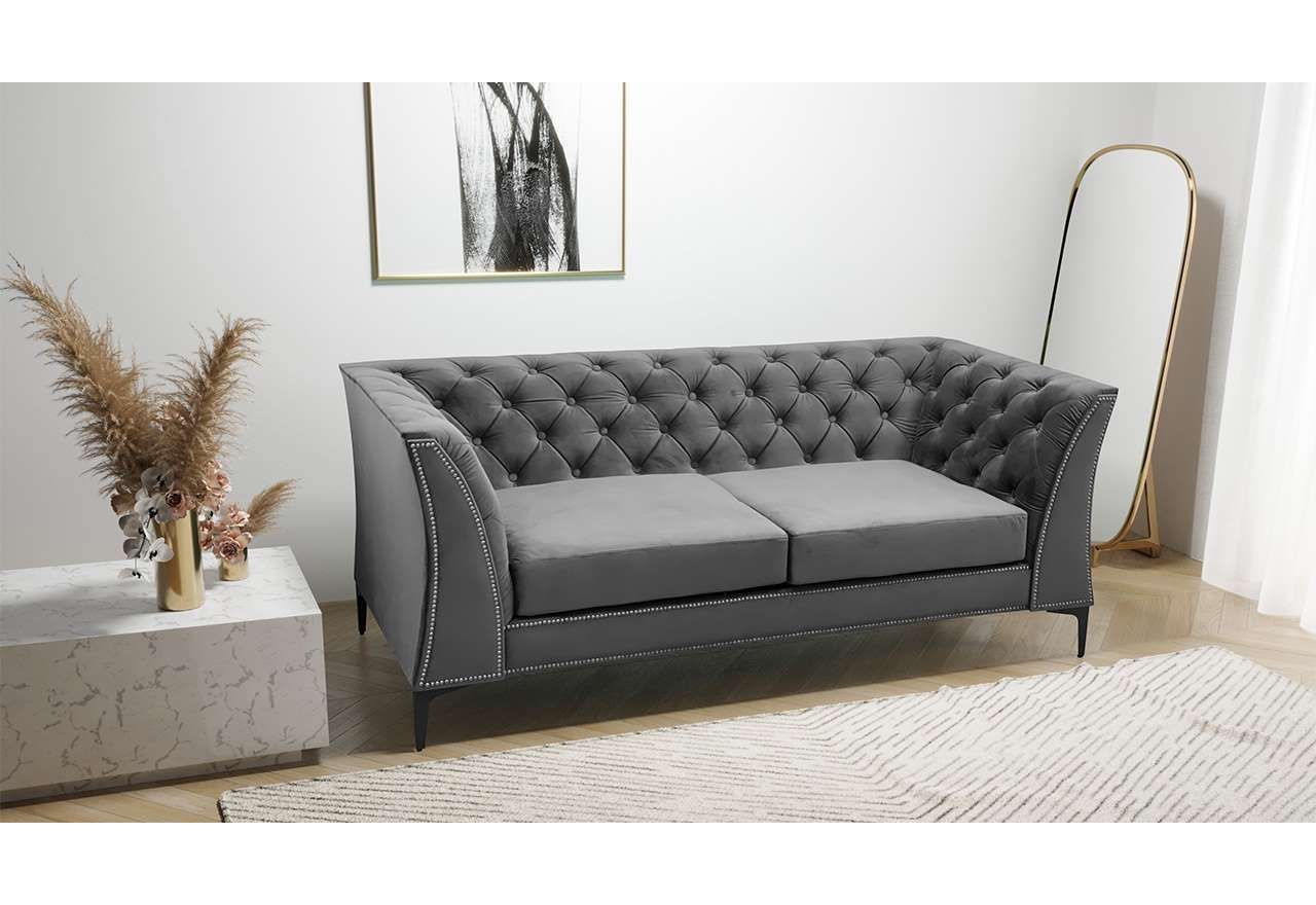Stylowa sofa dwuosobowa ENCANTO w stylu glamour do salonu w szarym kolorze, na metalowych nóżkach