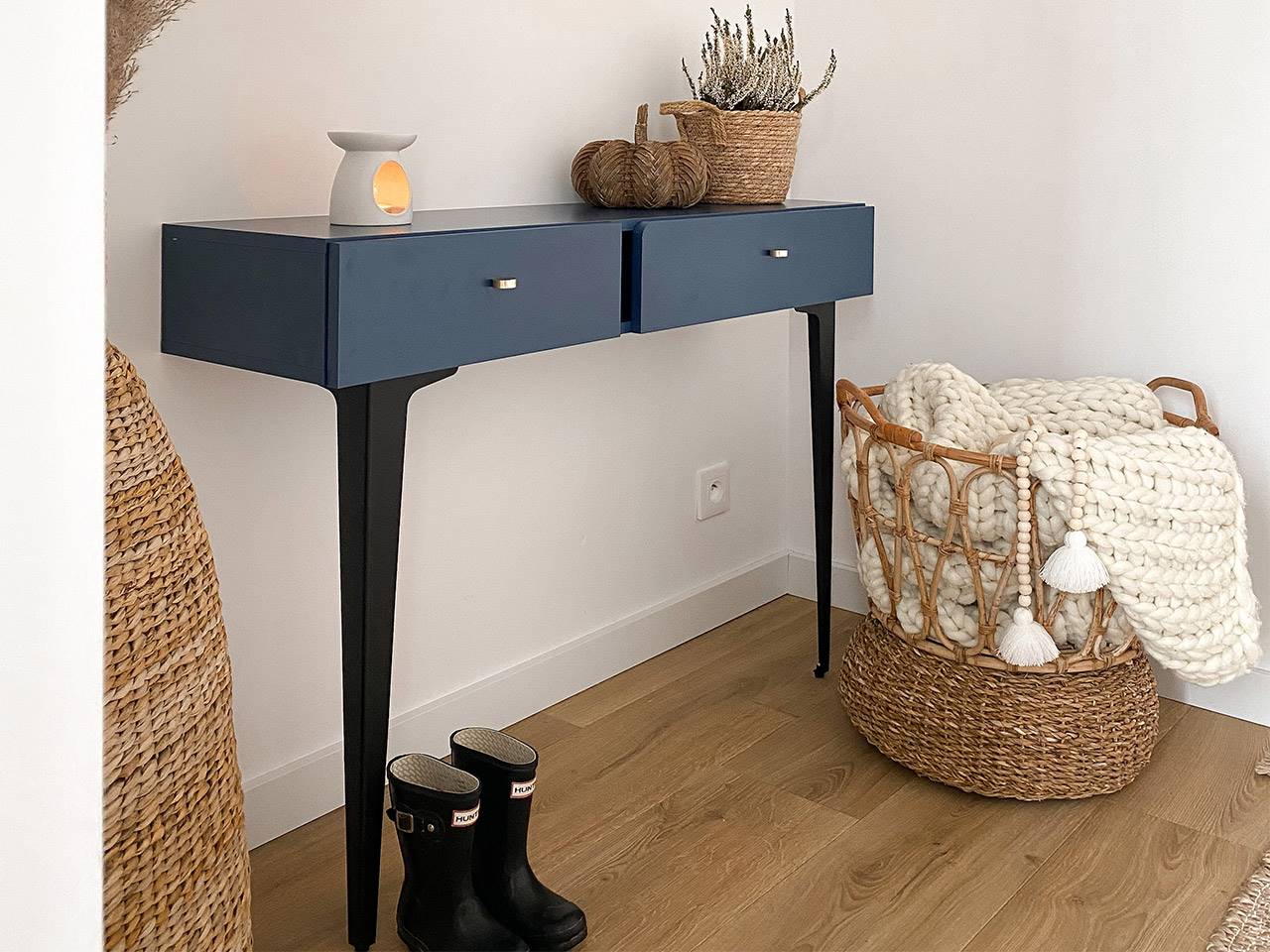 konsola granatowa z szufladami
