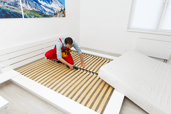 Jak zamontować i wzmocnić stelaż łóżka?