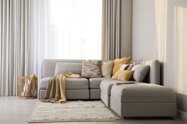 Wersalka czy nowoczesna sofa rozkładana? Co wybrać do pokoju gościnnego?